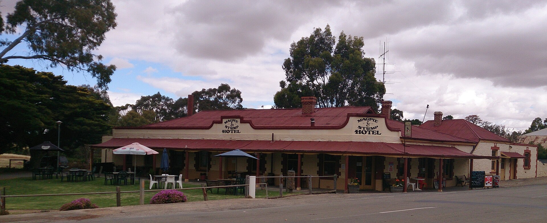 Magpie & Stump Hotel